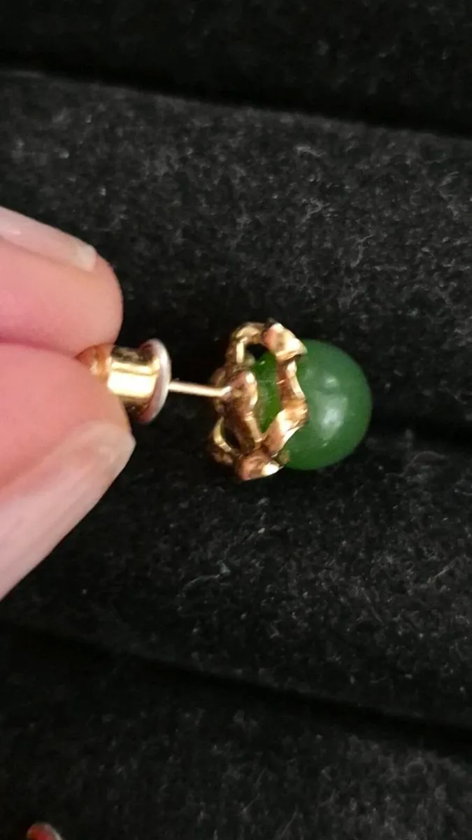 Beautiful Jade necklace & earring set. - Image 2