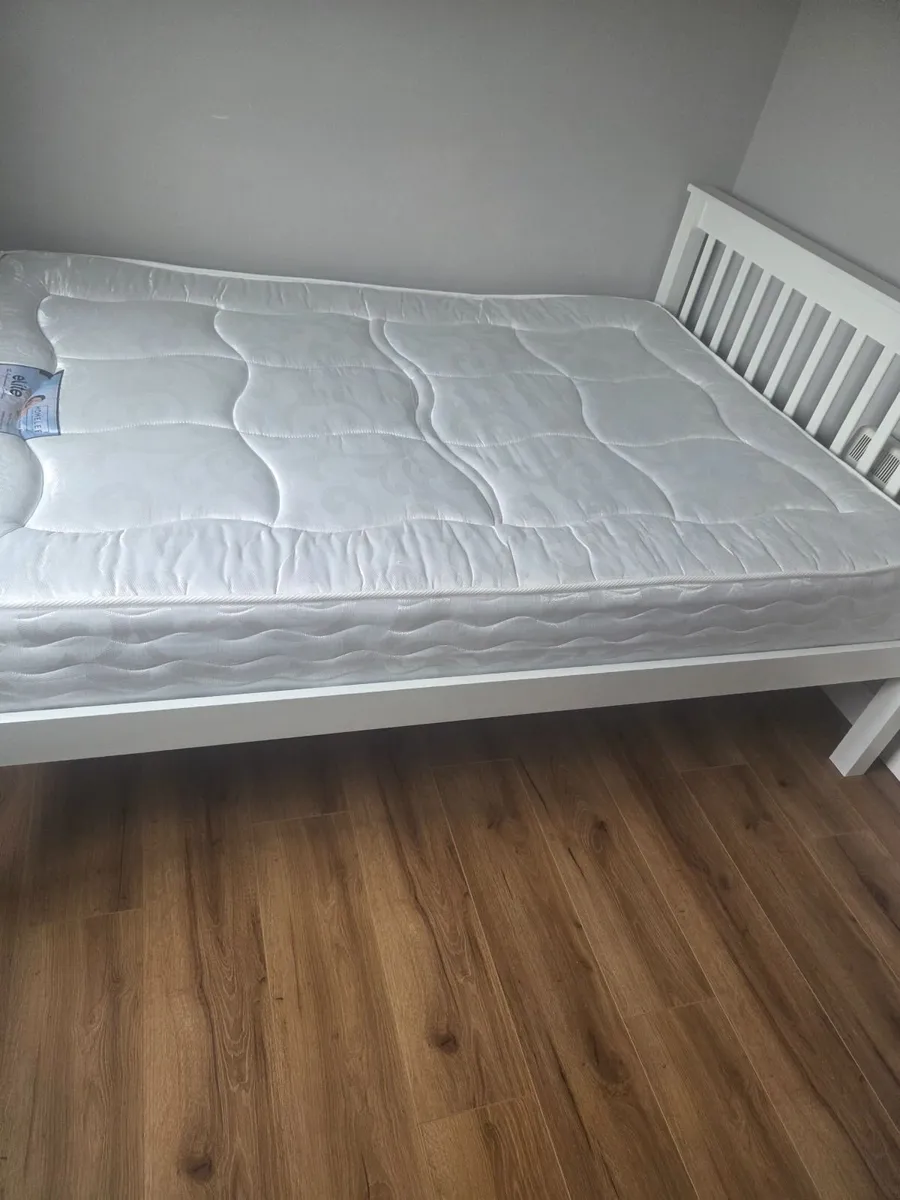 Double bed with frames - Image 1