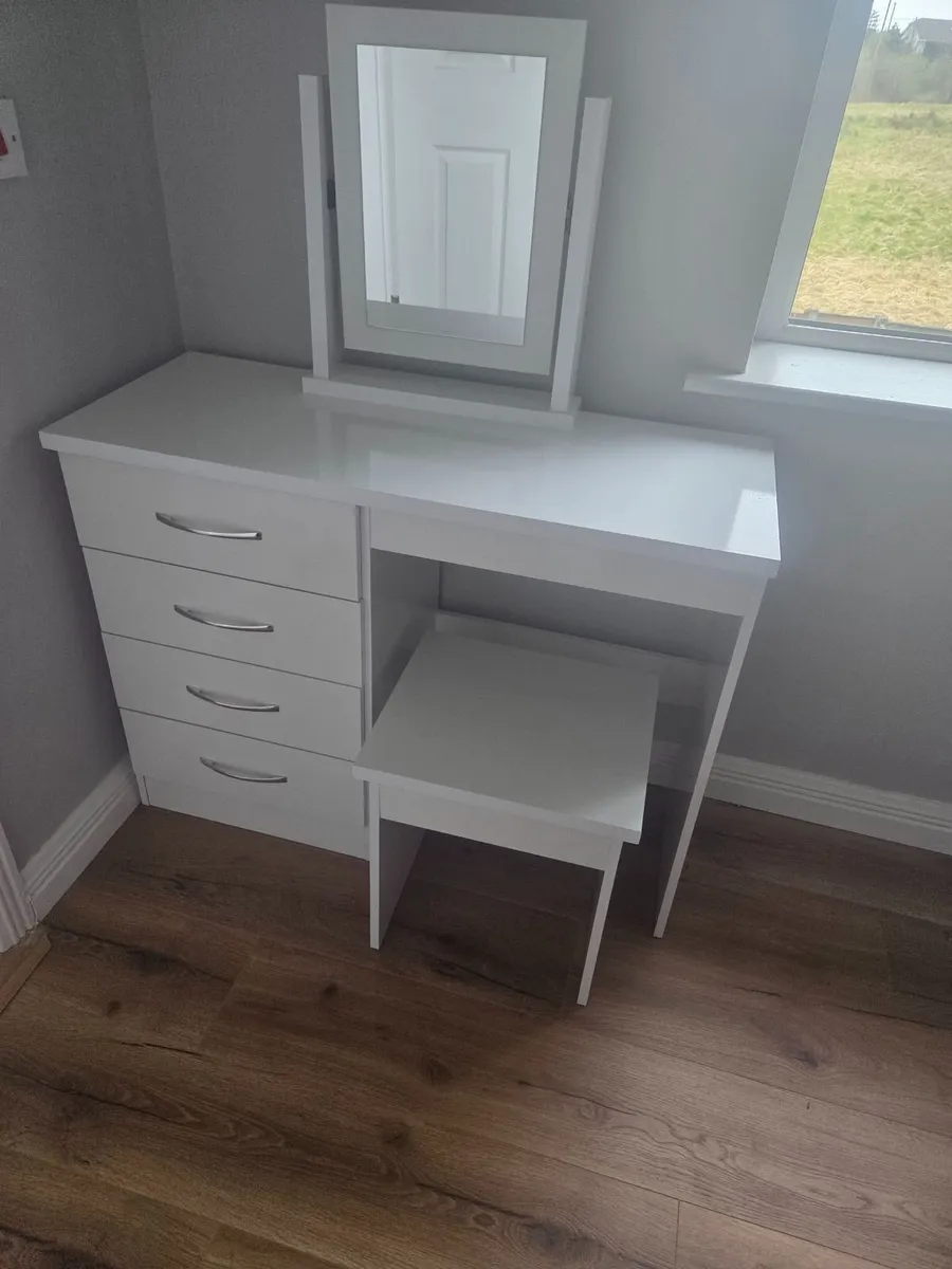 Dressing table with chair