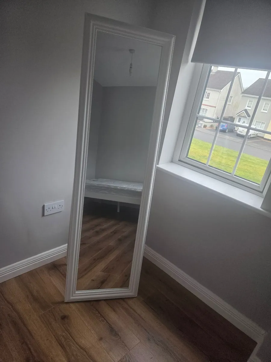 Standing bedroom mirror