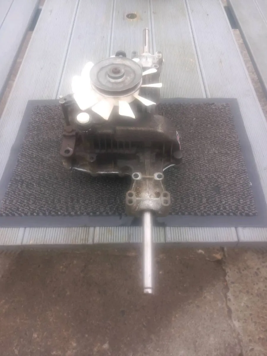 John deere LR 135 hydrostatic transmission - Image 2