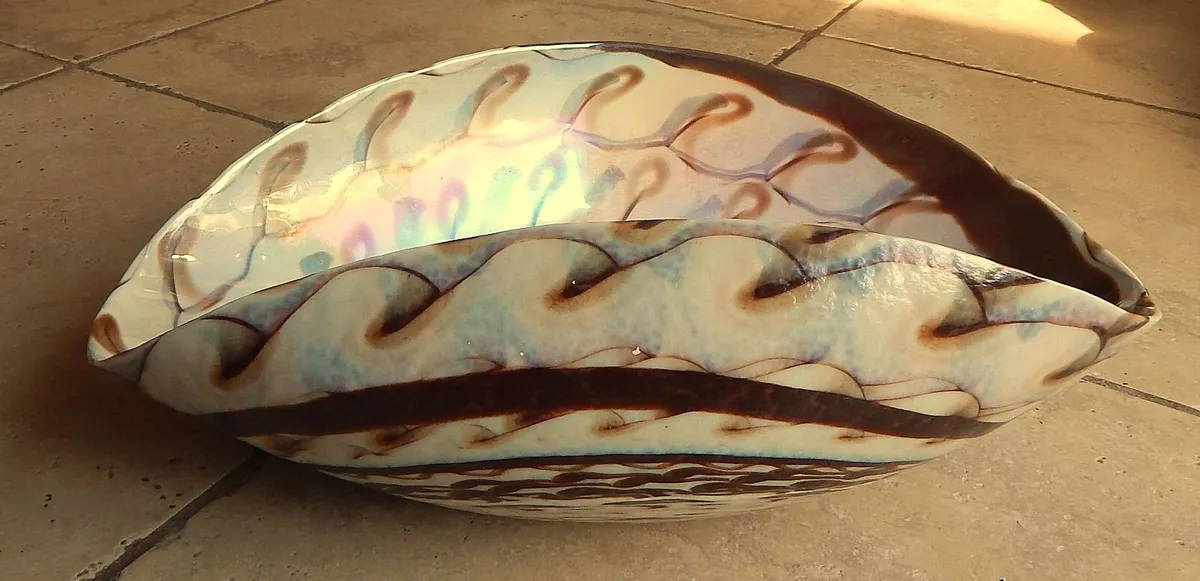 Large Folded Iridescent Glass Sea Shell Bowl - Image 4