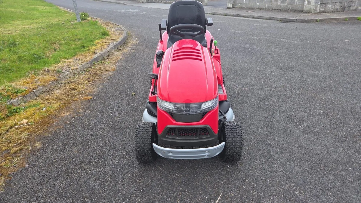 Honda 2417 Lawnmower New condition - Image 1