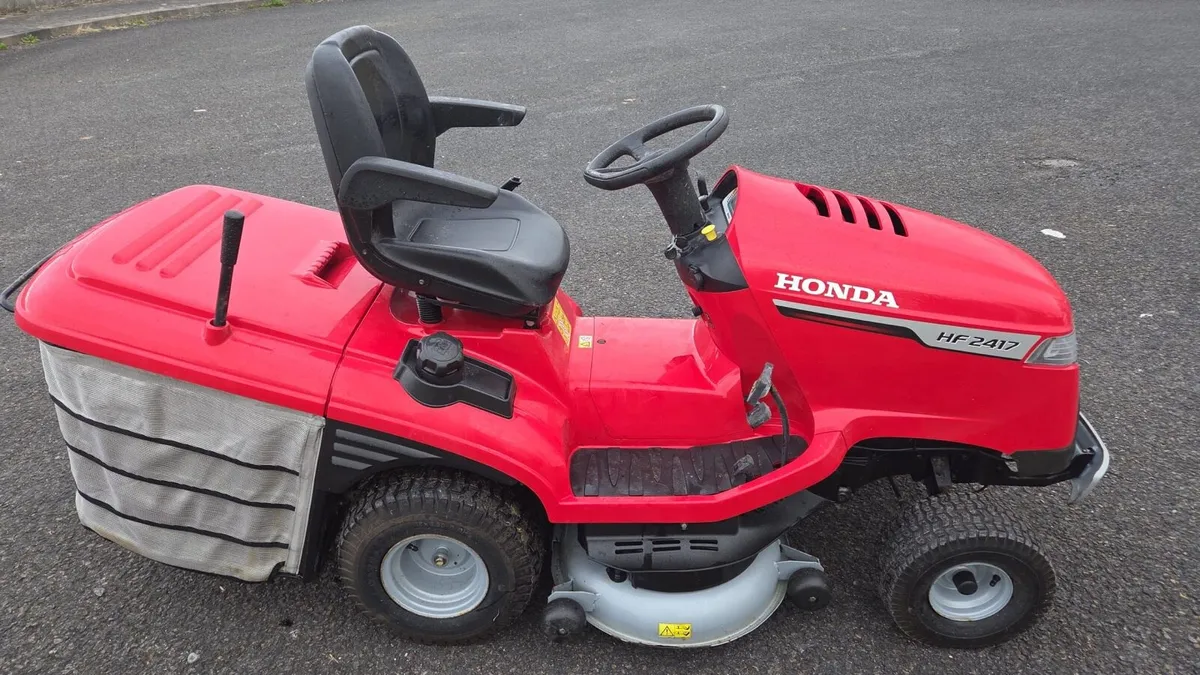 Honda 2417 Lawnmower New condition - Image 3