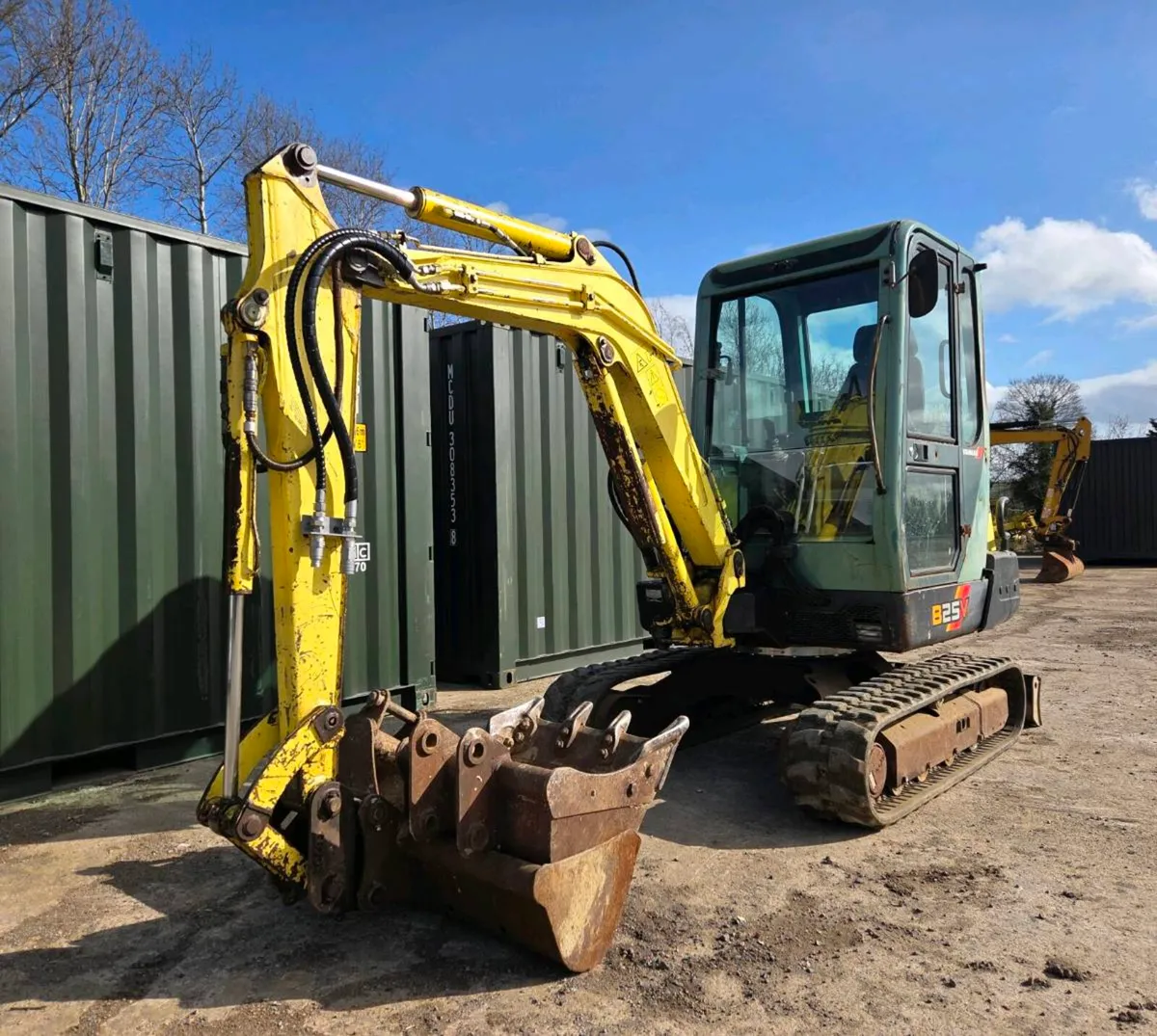 Yanmar B25V 2007 Mini Digger Excavator. 3 Buckets! - Image 2