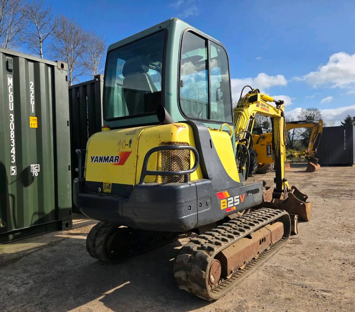 Yanmar B25V 2007 Mini Digger Excavator. 3 Buckets! - Image 3