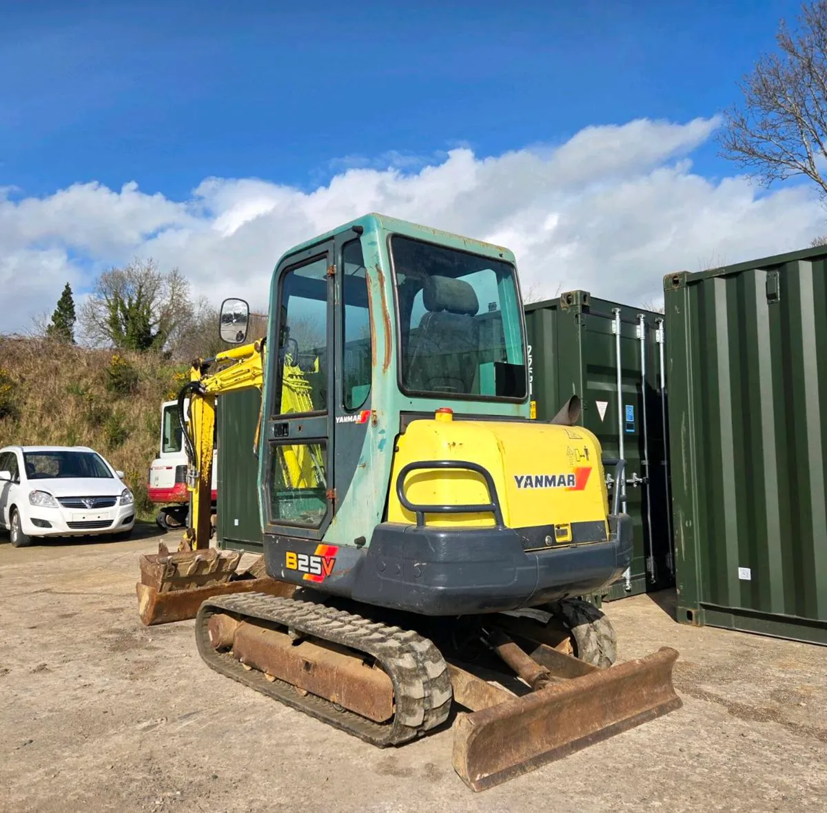 Yanmar B25V 2007 Mini Digger Excavator. 3 Buckets! - Image 4