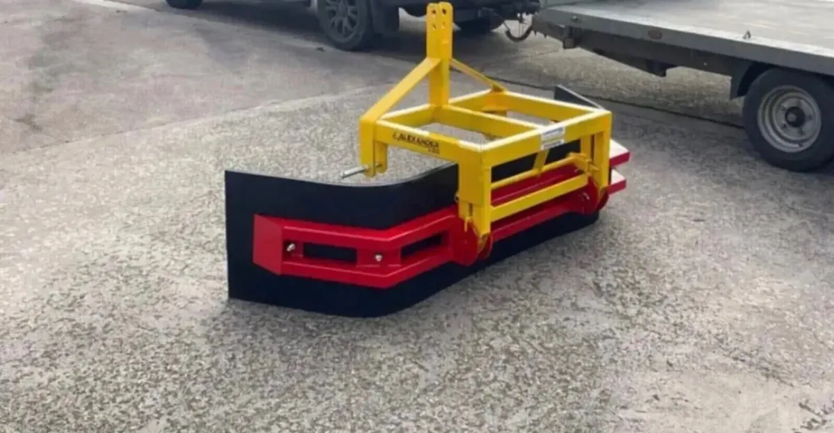 YARD SCRAPER MCKENNA NEW - Image 1