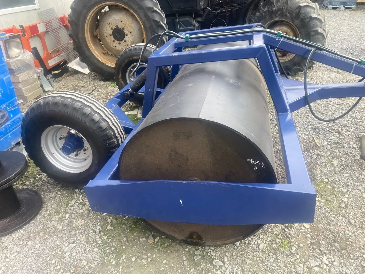 New Gormley 9ft roller - Image 2