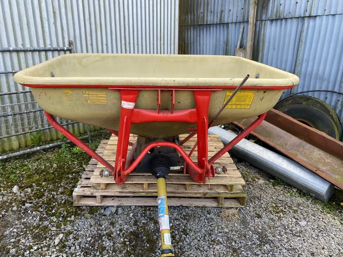 Fertiliser spreader - Image 1