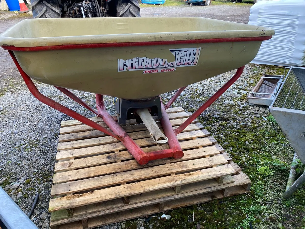 Fertiliser spreader - Image 3