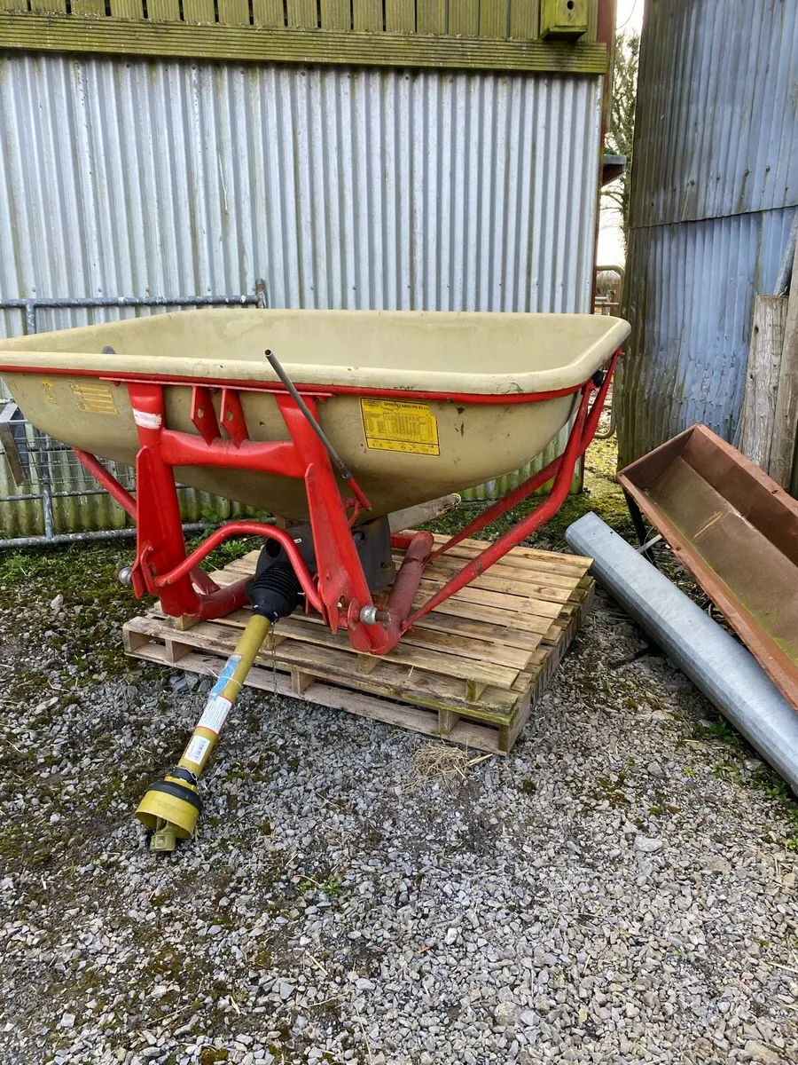 Fertiliser spreader - Image 2