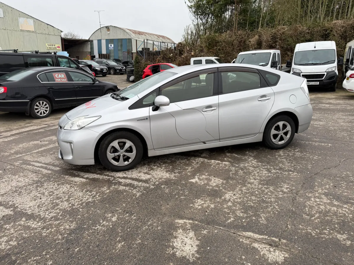 2015 Toyota Prius 1.8 Hybrid Automatic - Image 3