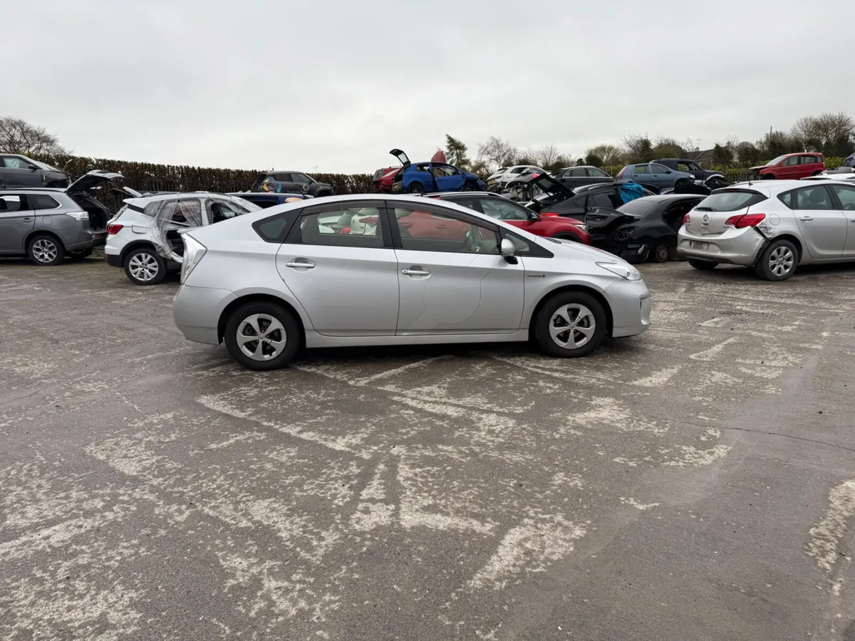2015 Toyota Prius 1.8 Hybrid Automatic - Image 4