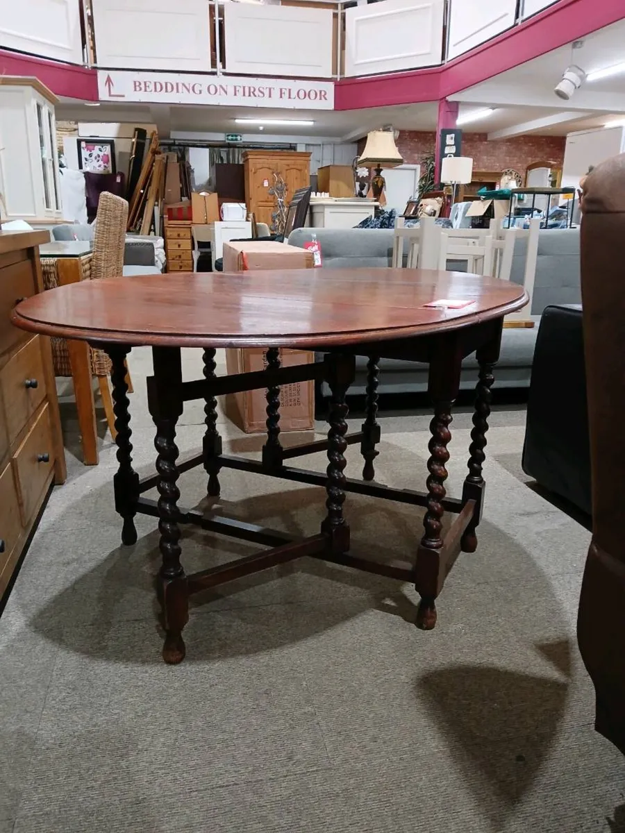 Folding table - Image 1