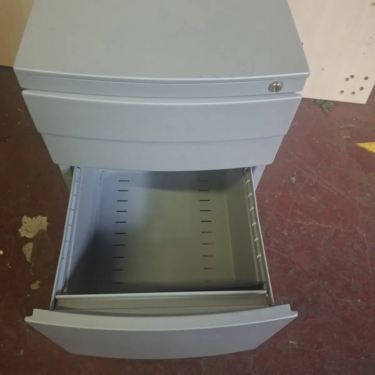 Metal Office Drawer Unit | 3 Drawer | Lockable | - Image 3