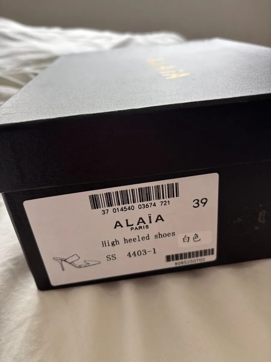 Alaia Coeur Patent Mules - Image 3