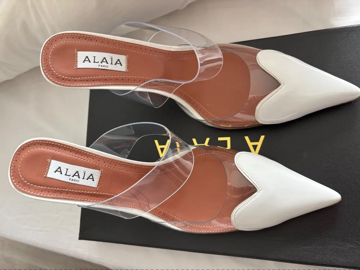 Alaia Coeur Patent Mules - Image 1