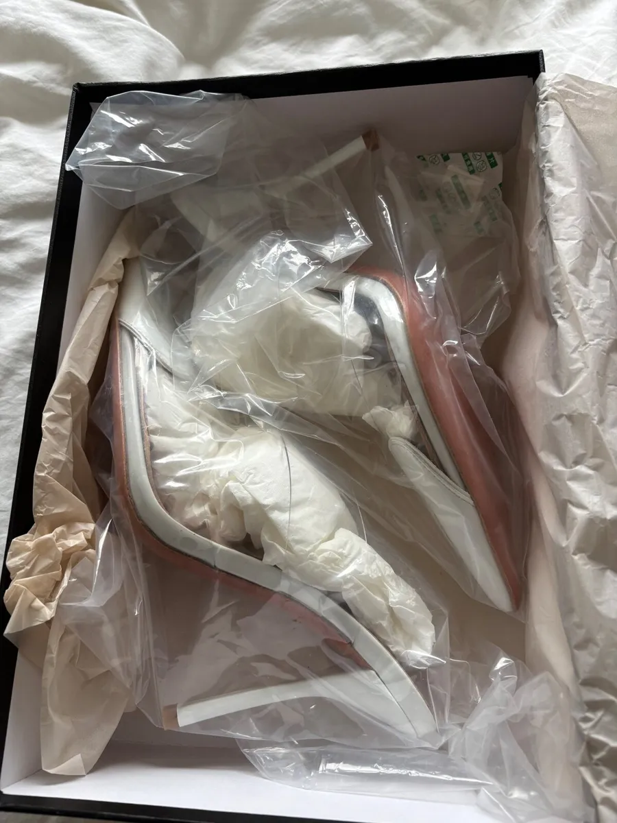 Alaia Coeur Patent Mules - Image 4