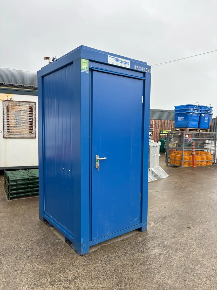 4x4 Toilet Block - Image 1