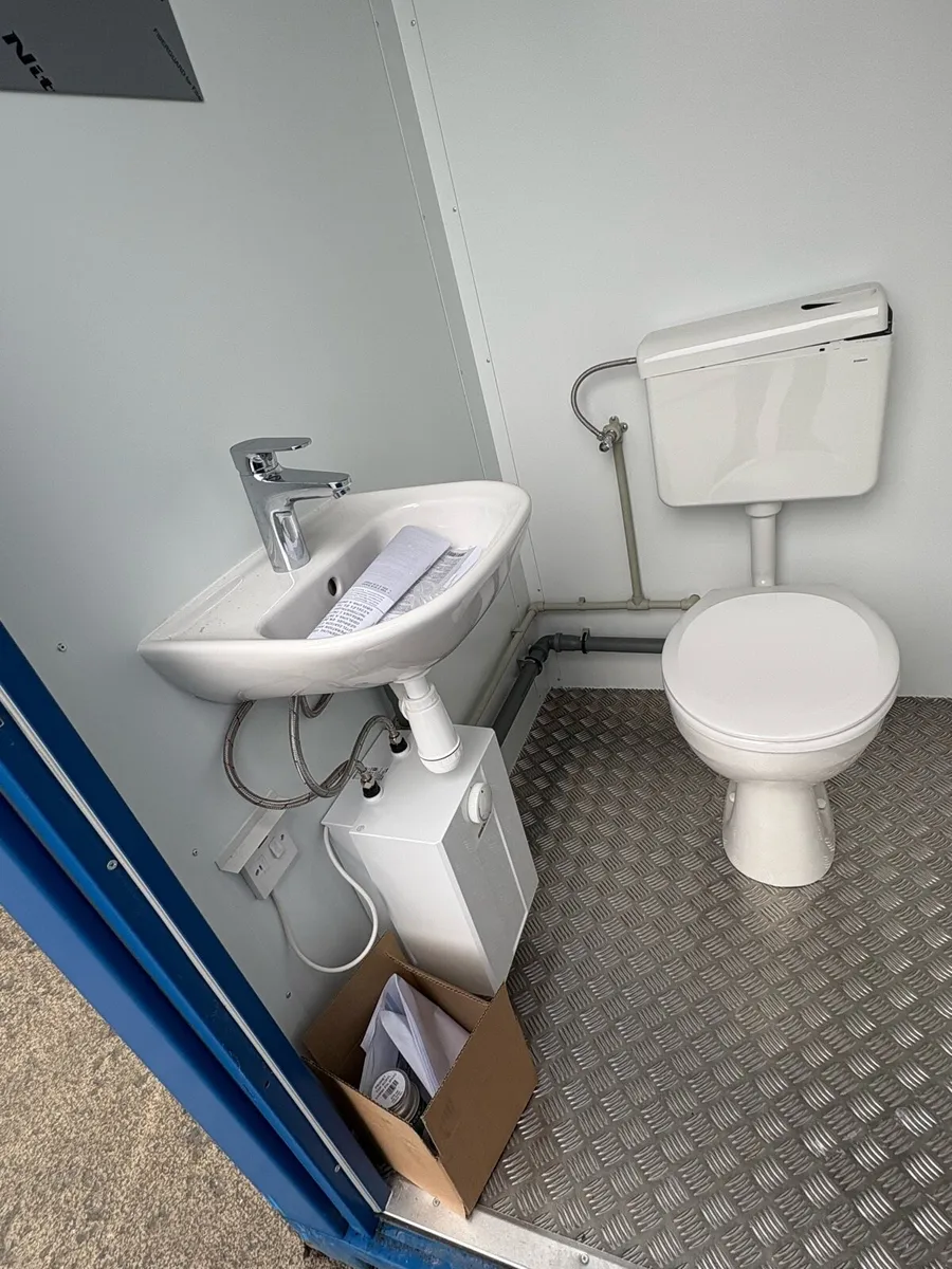 4x4 Toilet Block - Image 3