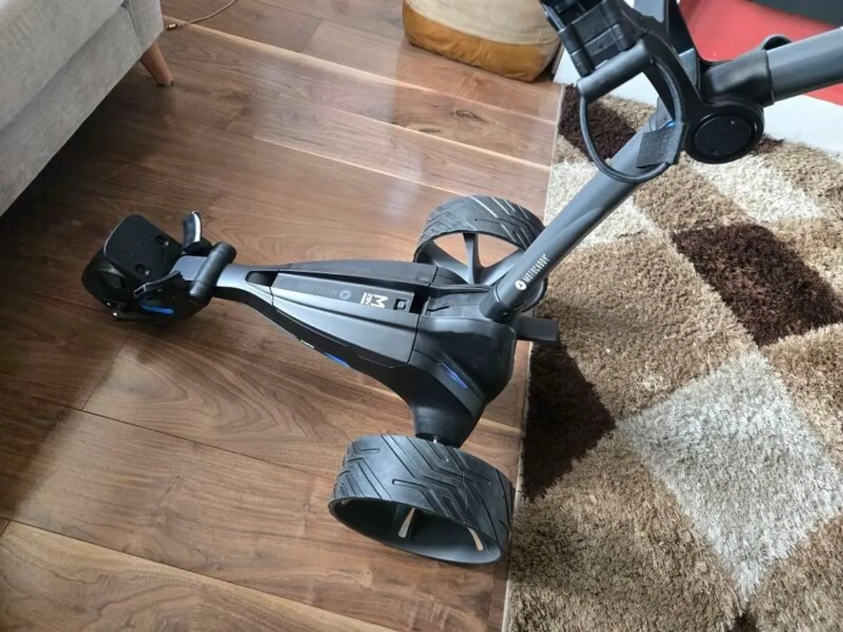 motocaddy M5 GPS golf trolley - PRICE REDUCED brand new - Image 1