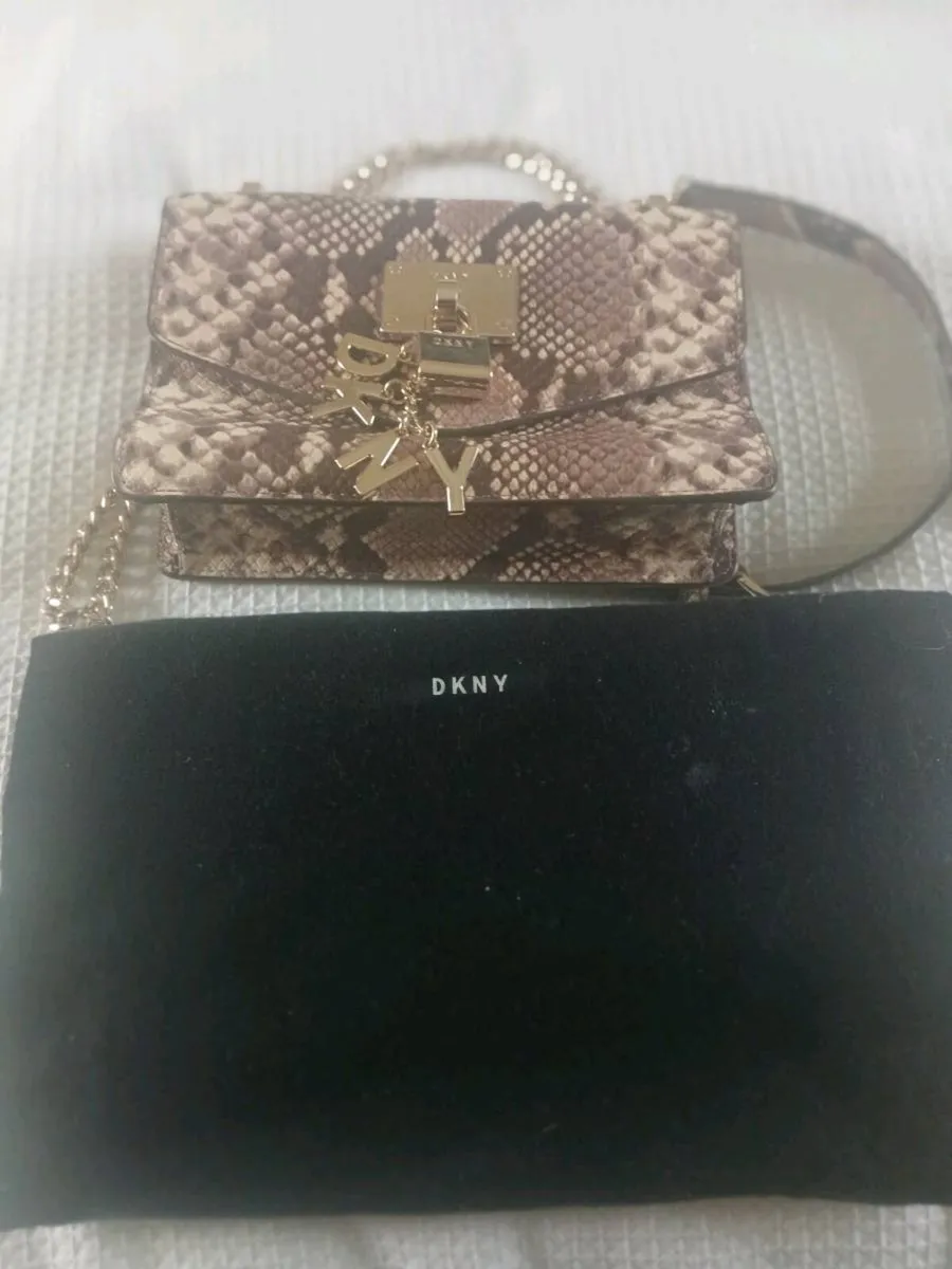 DKNY crossover body bag - Image 4