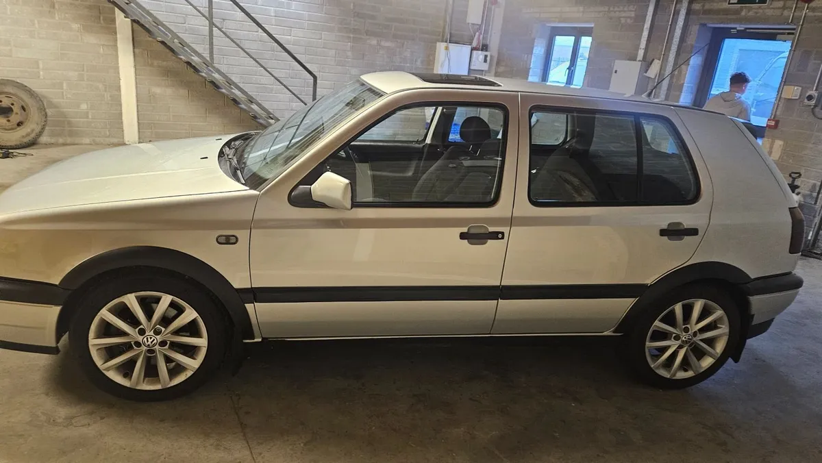 Volkswagen Golf 1996 - Image 2