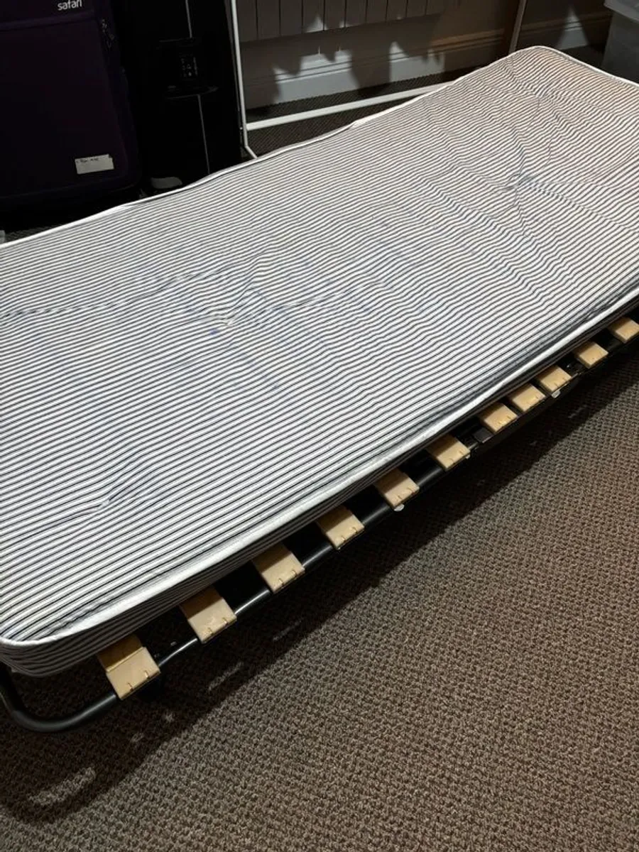 Foldable Single bed with wheels - Image 3