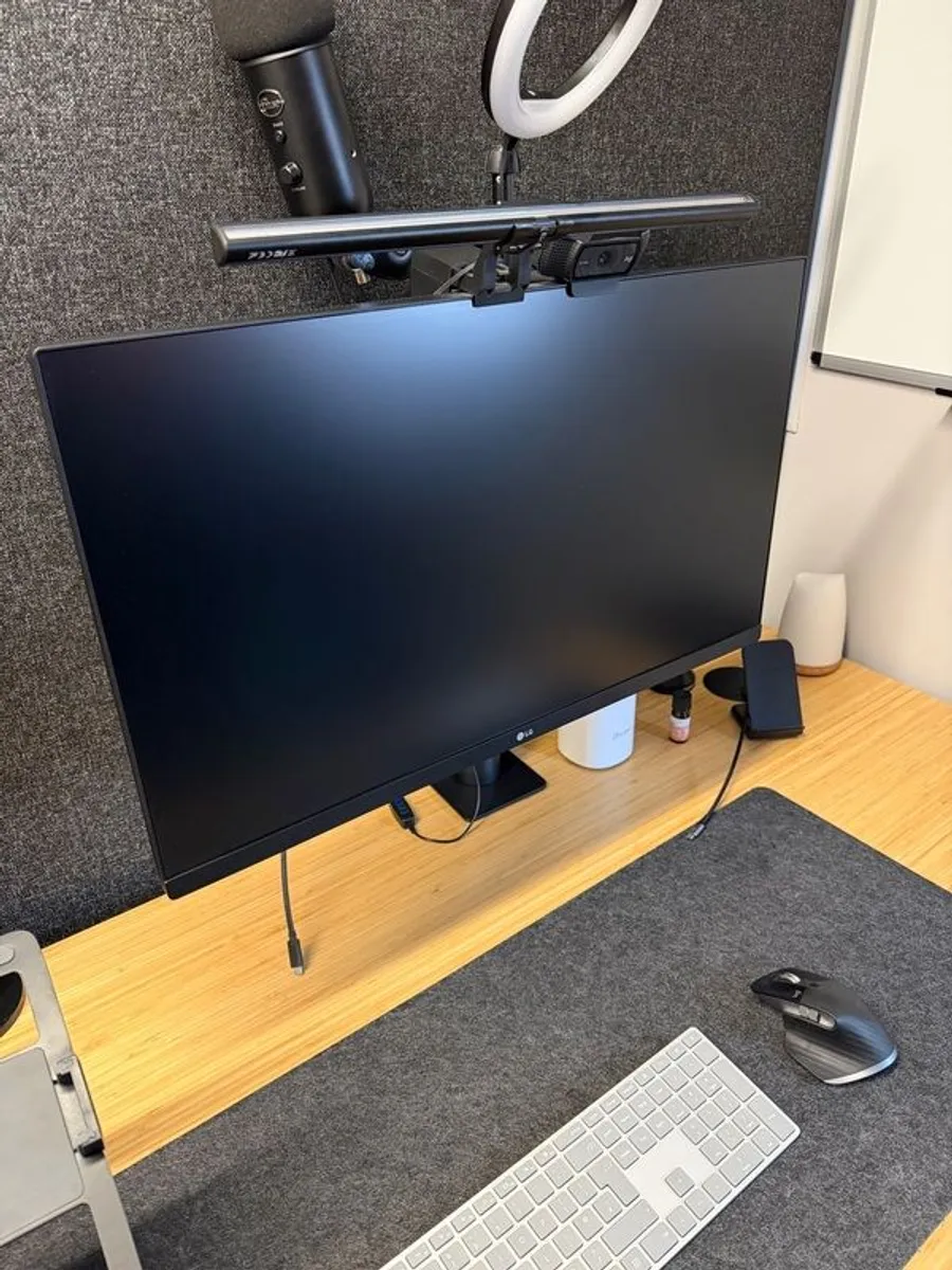 LG Ultrafine 27 inch Monitor USB C (Desk Mounted) - Image 1