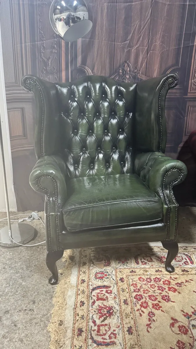 Antique Chesterfield Anne Queen armchair - Image 1