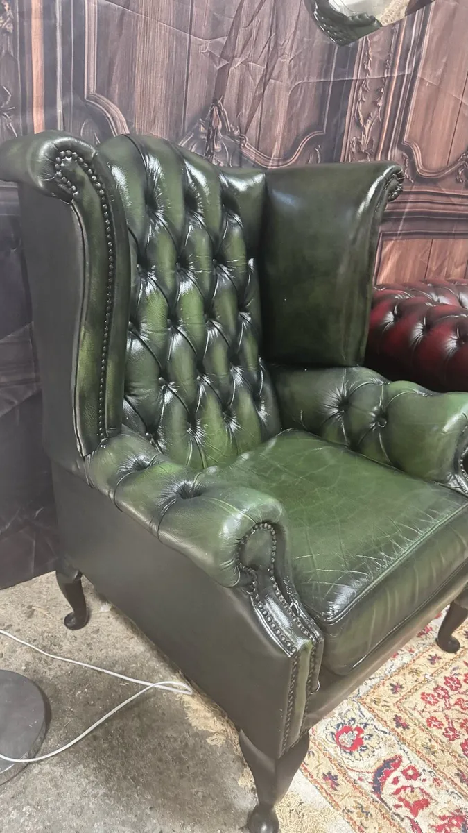 Antique Chesterfield Anne Queen armchair - Image 2