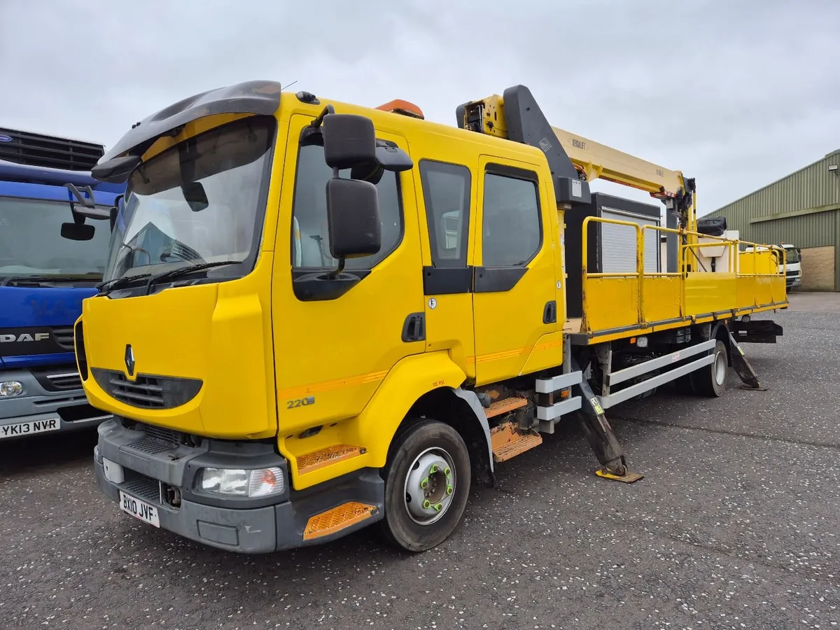Renault double cab 24m Hoist - Image 1