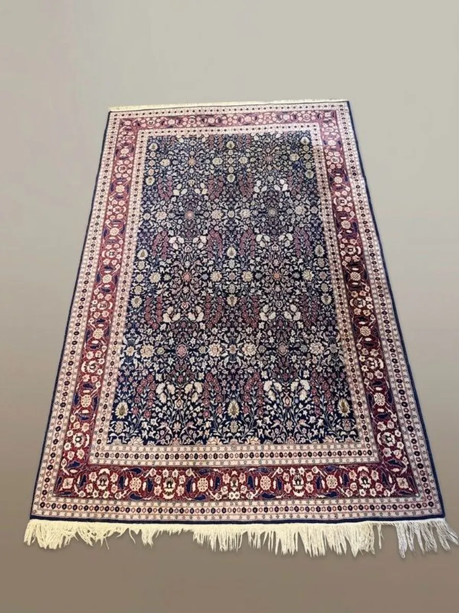 Elegant Hand Knotted Kerman Rug in Excellent Condition - Image 1