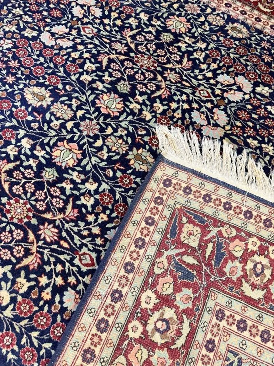 Elegant Hand Knotted Kerman Rug in Excellent Condition - Image 3
