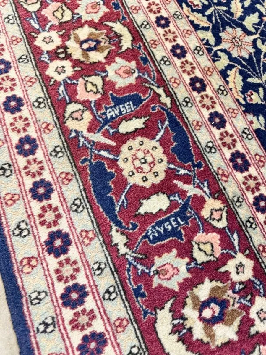 Elegant Hand Knotted Kerman Rug in Excellent Condition - Image 4