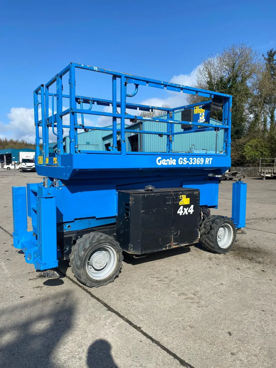 2014 GENIE GS3369RT 39FT DIESEL SCISSOR LIFT - Image 1