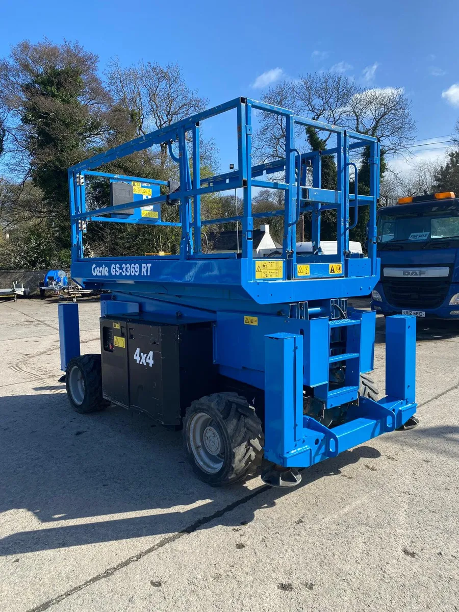 2014 GENIE GS3369RT 39FT DIESEL SCISSOR LIFT - Image 4