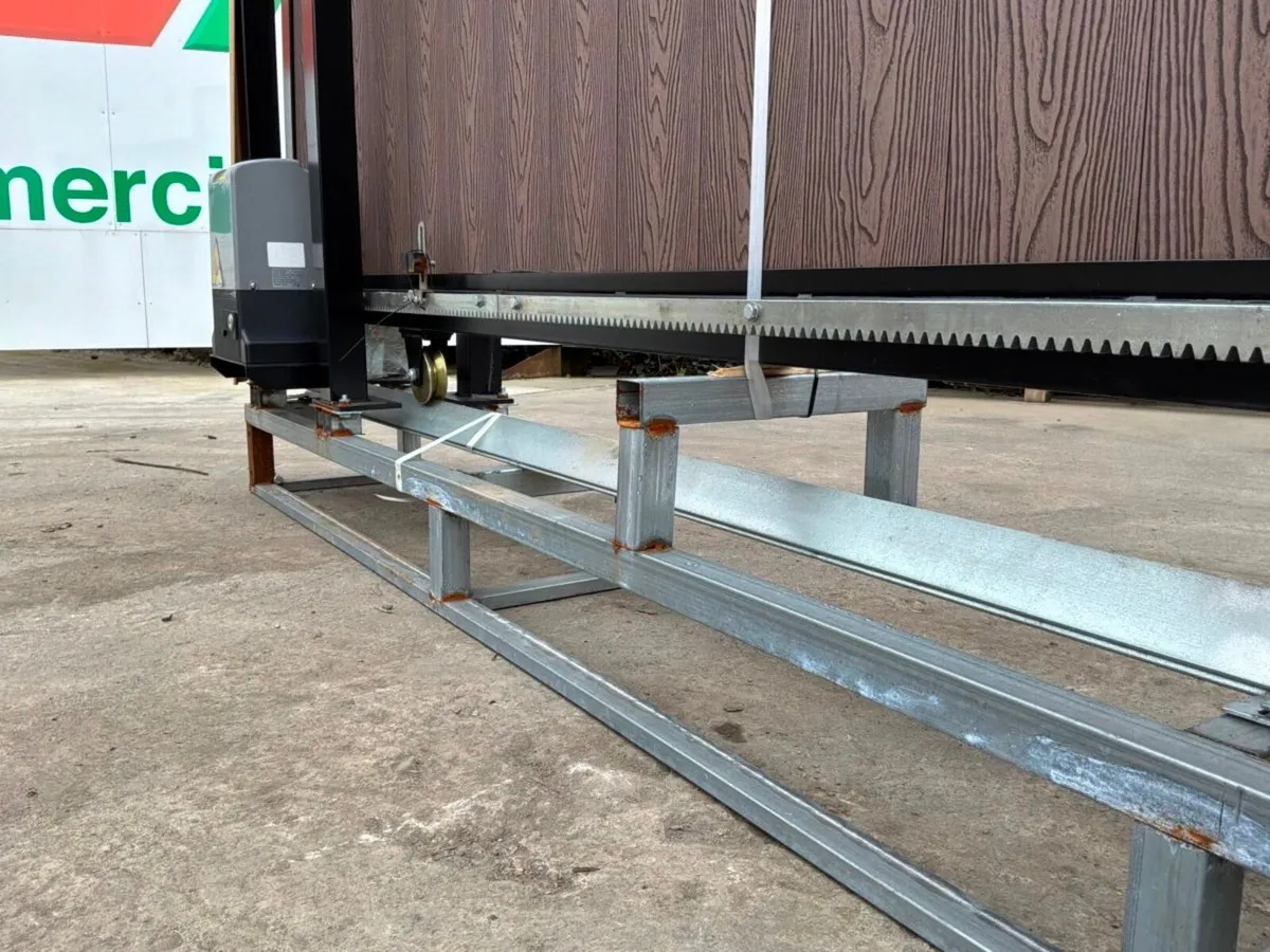 13ft REMOTE CONTROL SLIDING GATE.1377p. - Image 1