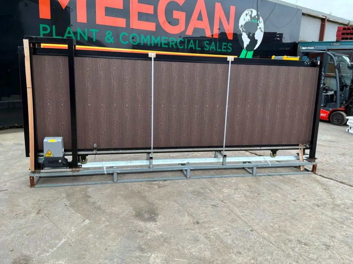 13ft REMOTE CONTROL SLIDING GATE..........1377p. - Image 4