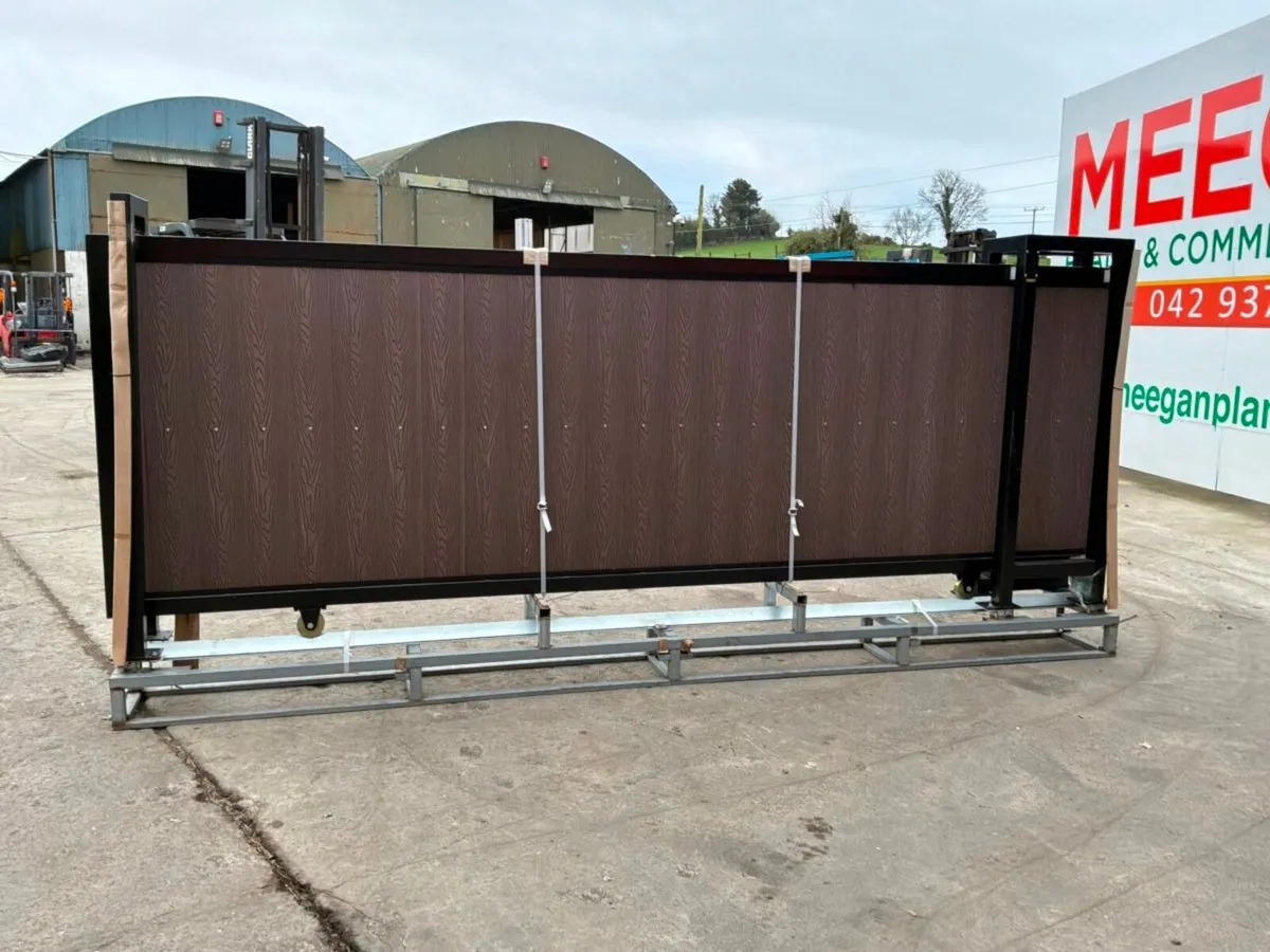 13ft REMOTE CONTROL SLIDING GATE..........1377p. - Image 2