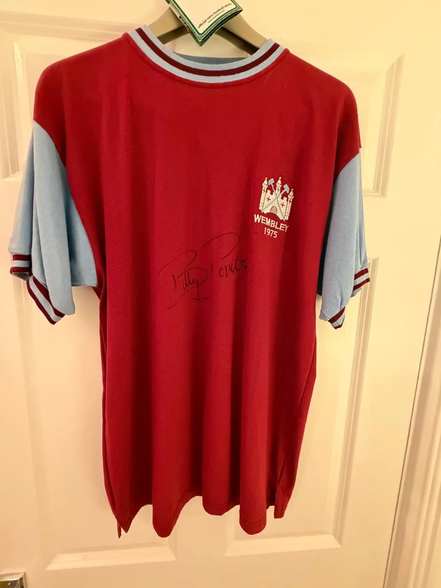 Retro West Ham shirt signed by Billy Bonds - Image 1