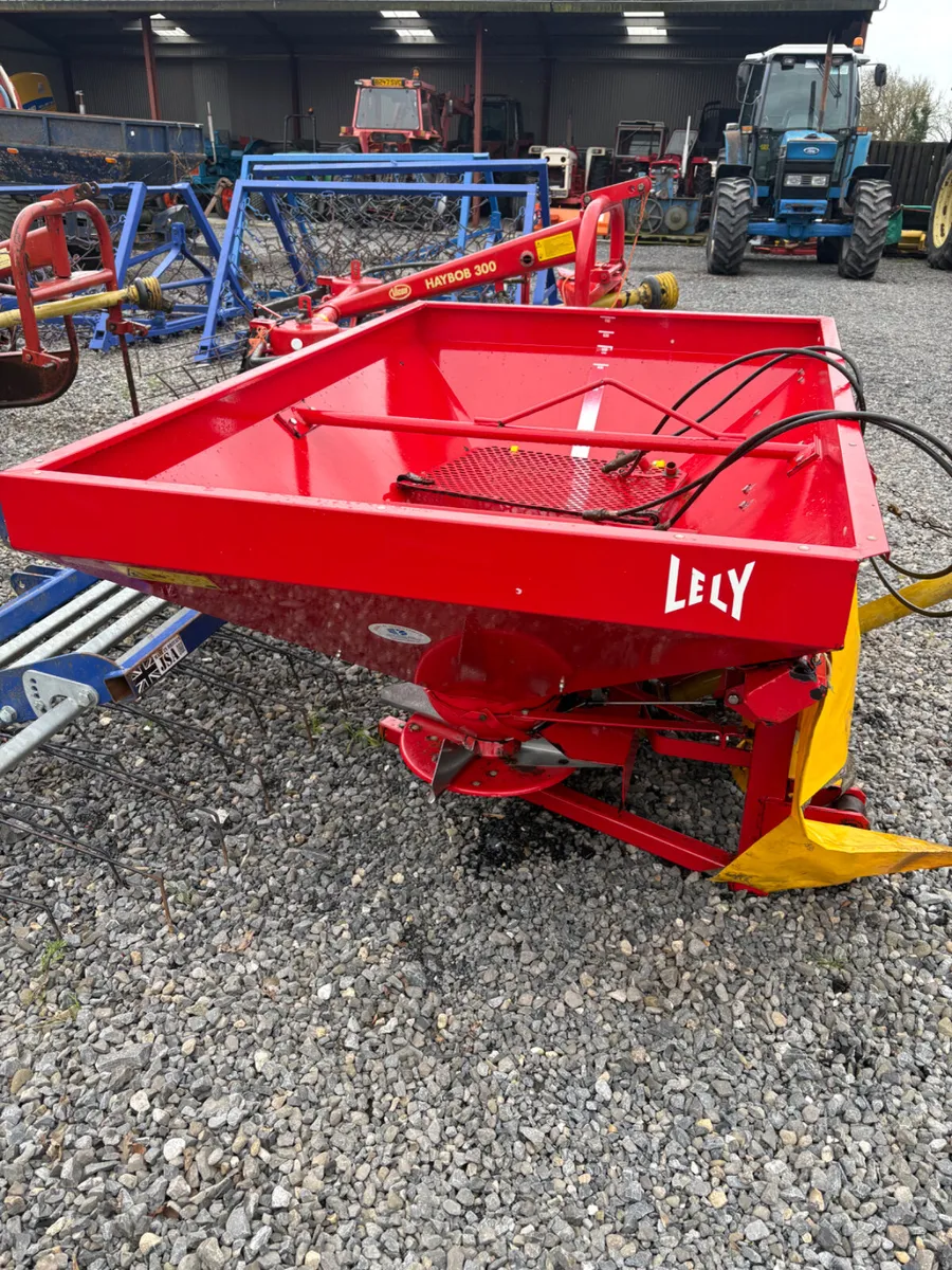 Lely Centreliner Fertiliser Spreader - Image 2