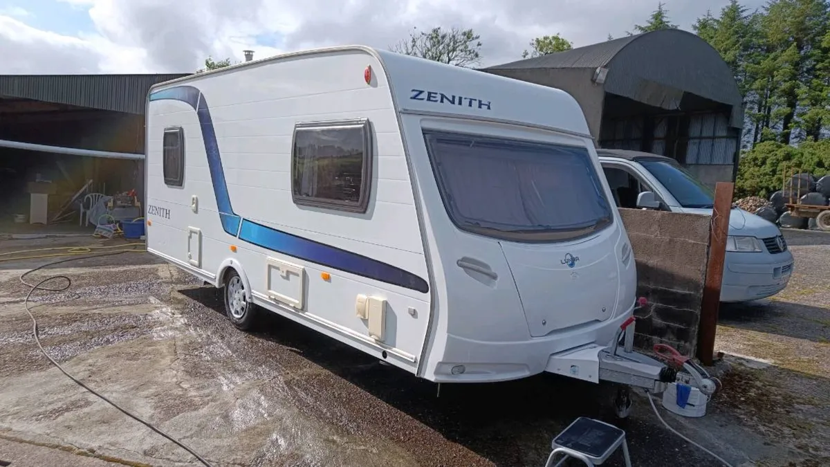 2009 Lunar Zenith – 5-Berth Family Caravan - Image 4