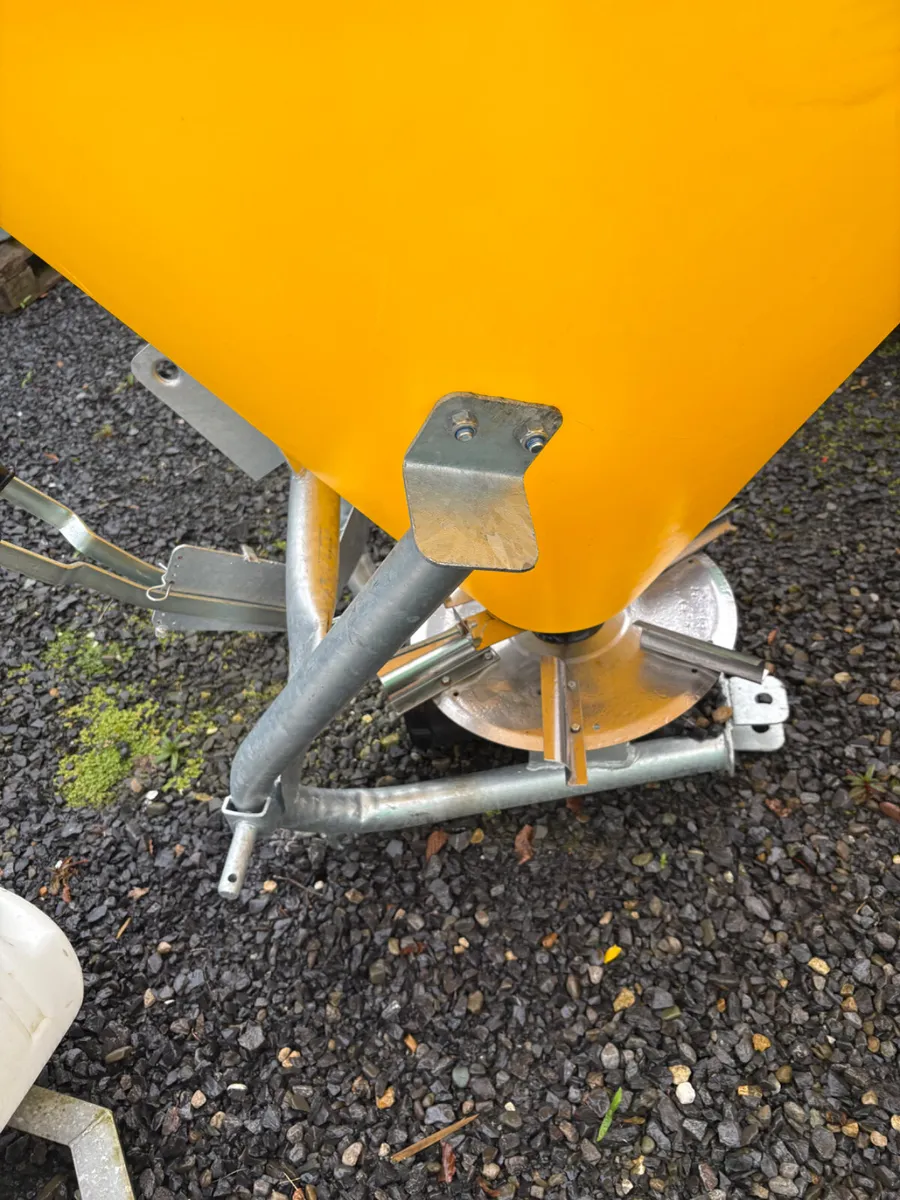 Fertiser Spreaders - Image 4