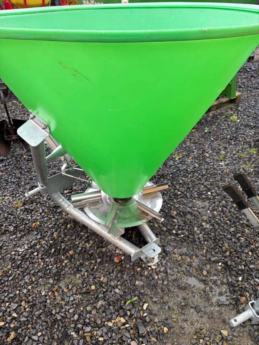 Fertiser Spreaders - Image 3