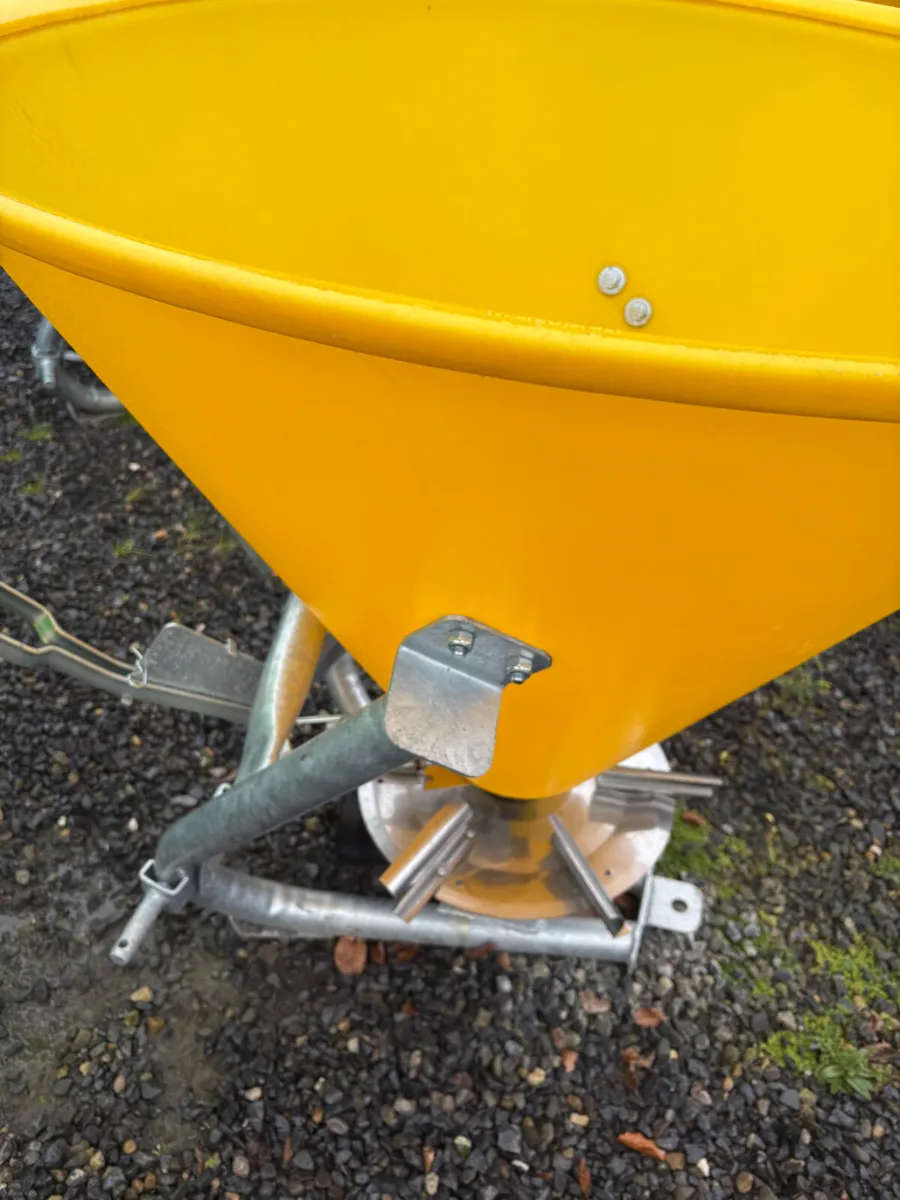 Fertiser Spreaders - Image 2