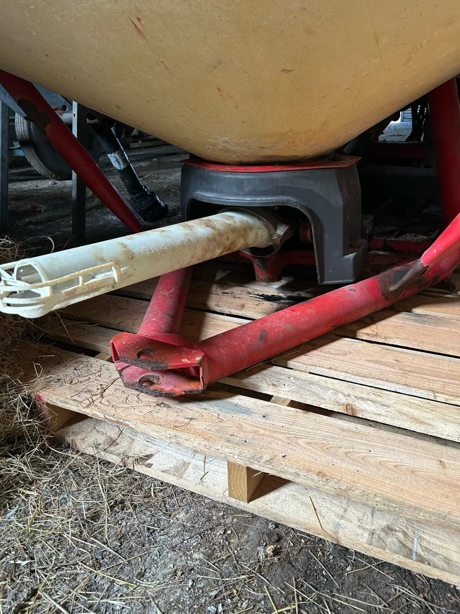 Vicon Fertilizer Spreader - Image 2