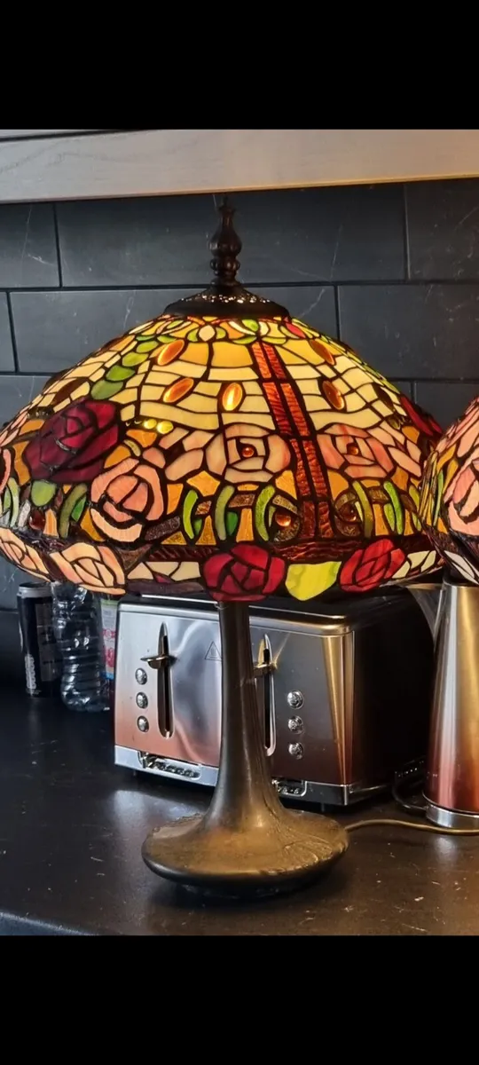 VINTAGE TIFFANY LAMP - Image 1