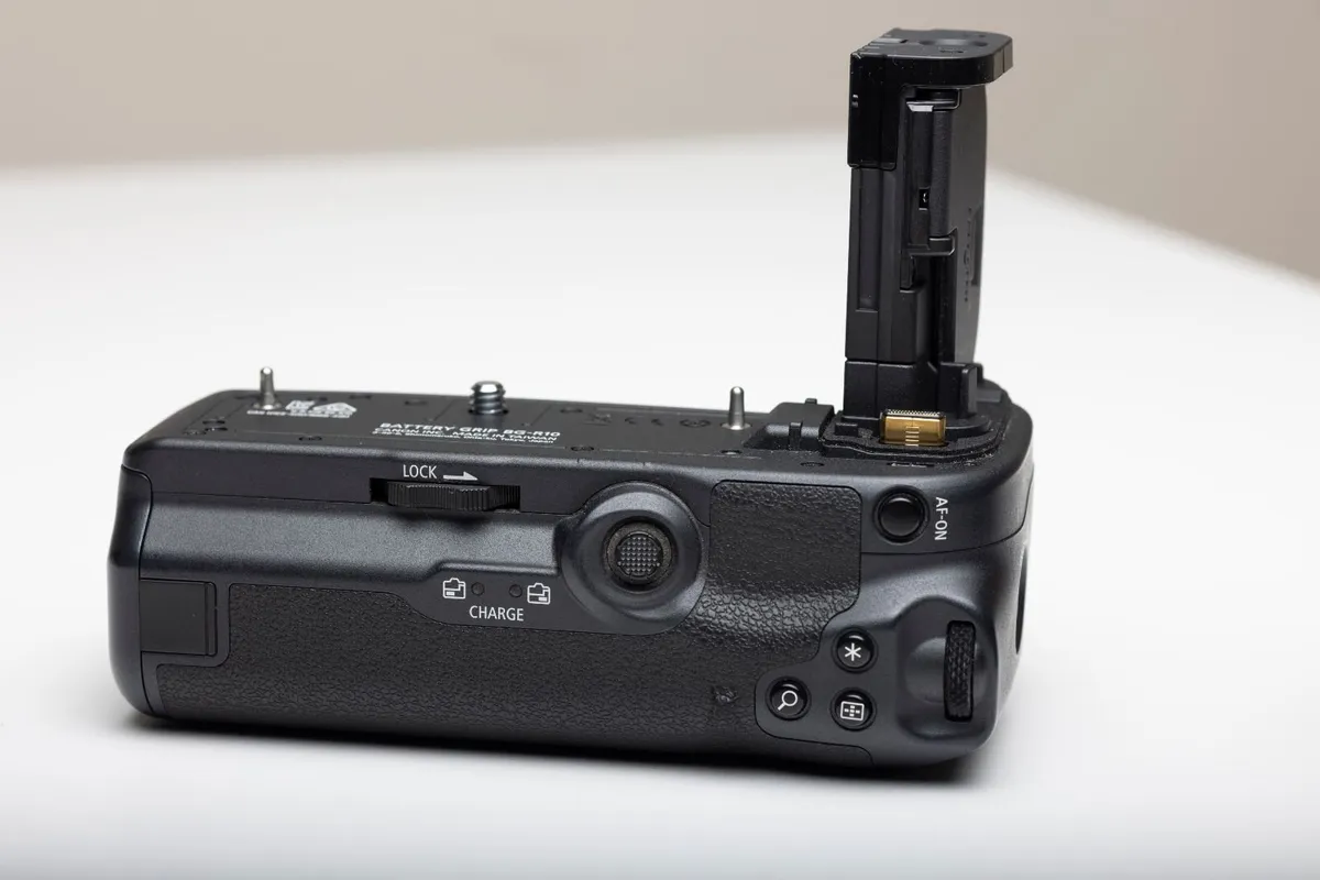 Canon BG-R10 Battery Grip - Image 1